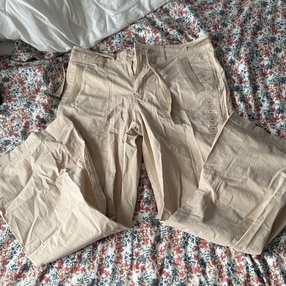 American Eagle Outfitters Light Tan Stretch Pants